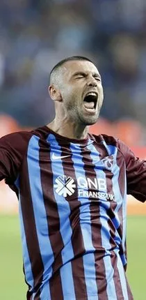 Trabzonspor'da Burak Yılmaz 'kral' gibi döndü! - Son Dakika Spor Haberleri}